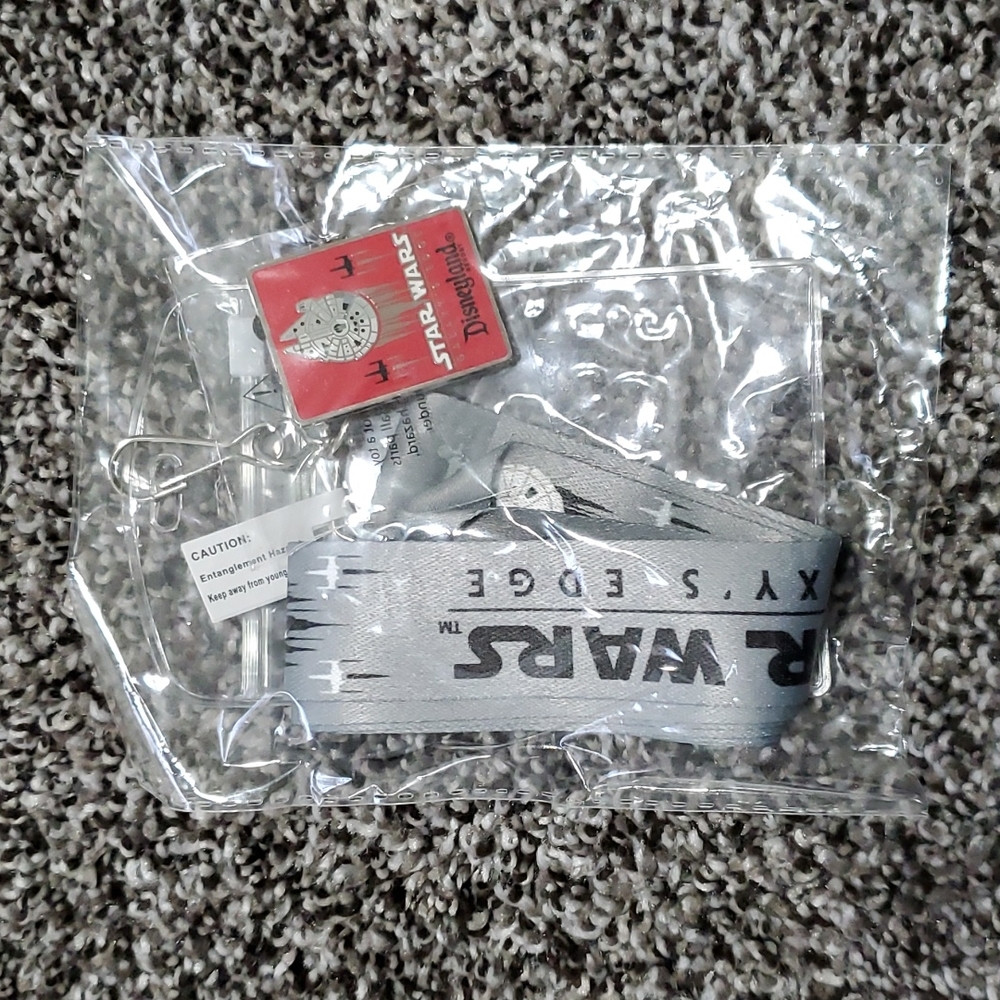 Star Wars Lanyard with Collectable Pin